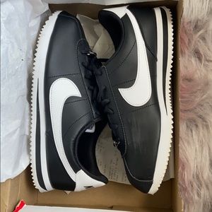 Black & White Nike Cortez Basic SL ( GS )